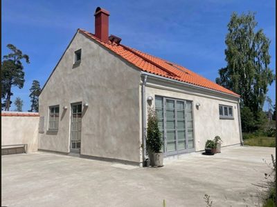 Putsat hus med uteplats